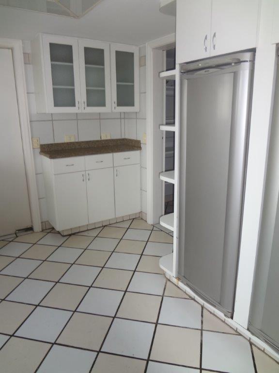 Apartamento para alugar com 3 quartos, 306m² - Foto 1