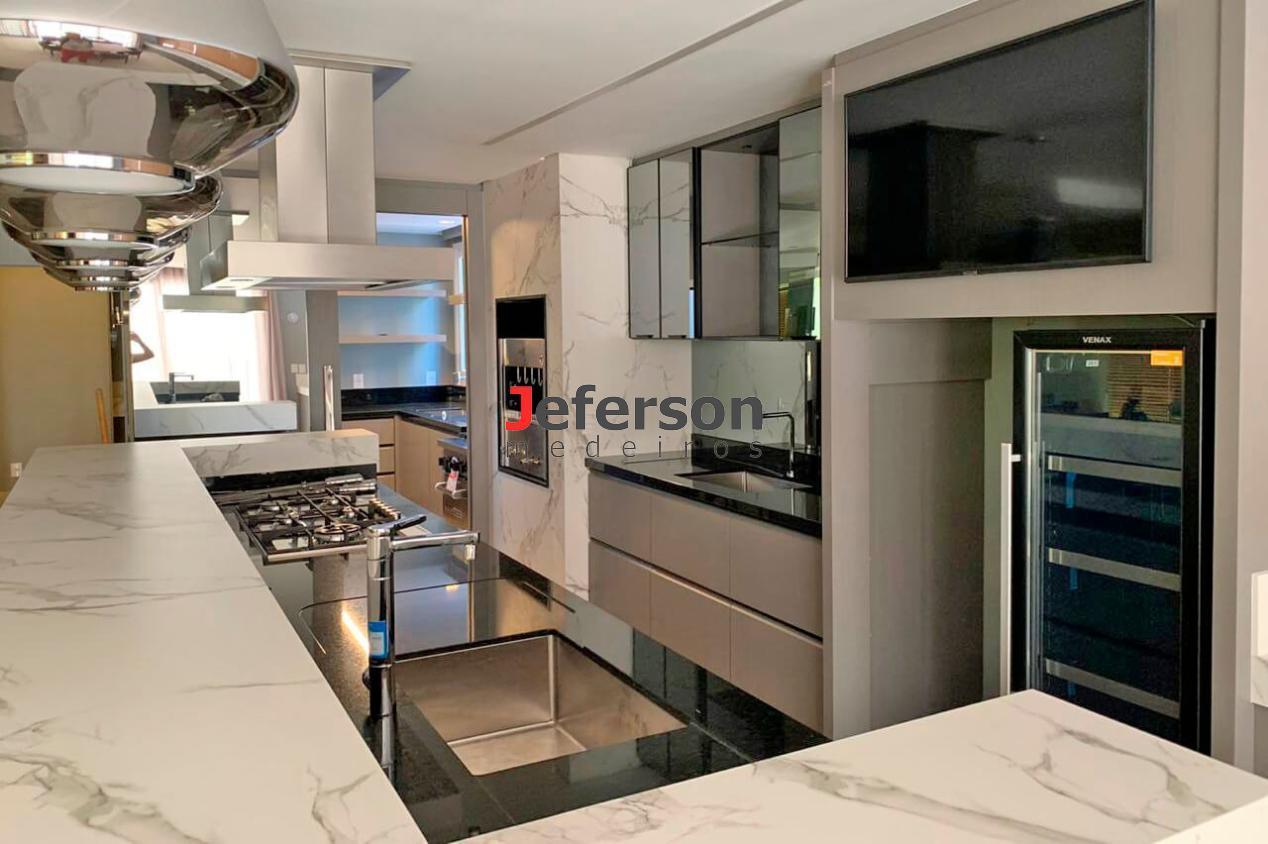 Apartamento à venda com 3 quartos, 182m² - Foto 4