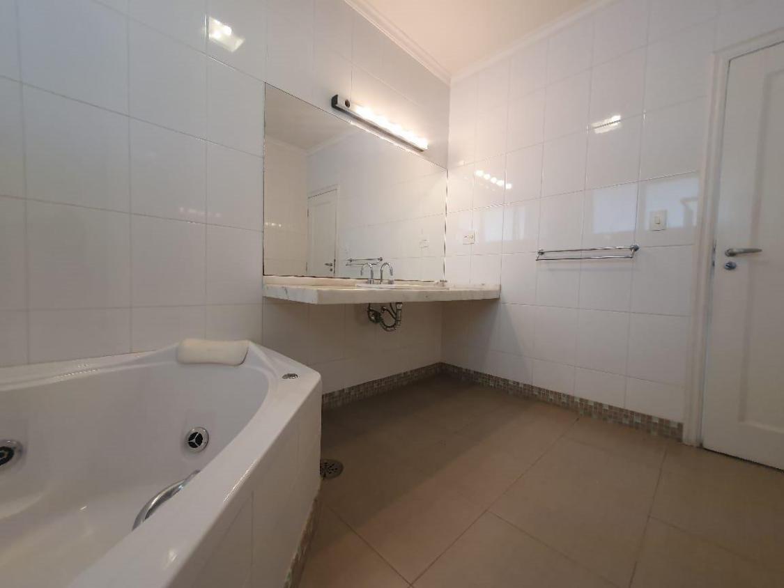 Apartamento para alugar com 3 quartos, 220m² - Foto 13