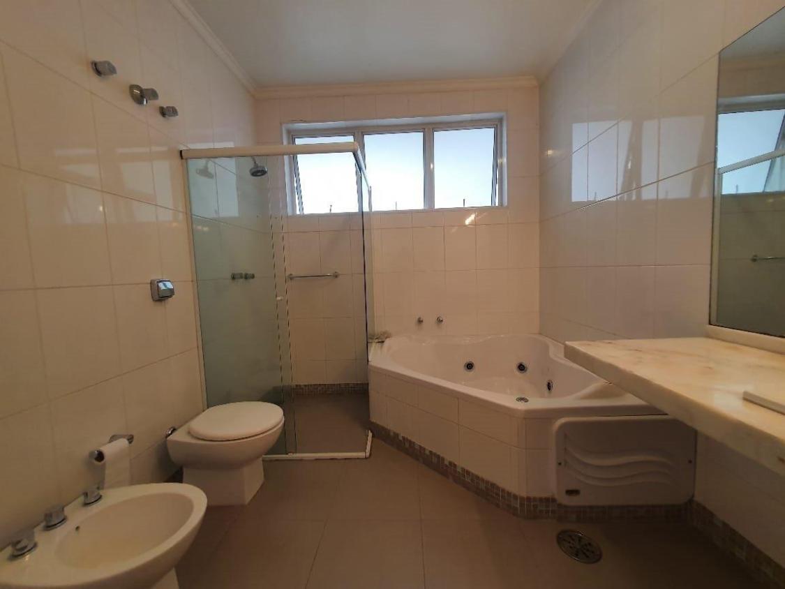 Apartamento para alugar com 3 quartos, 220m² - Foto 14