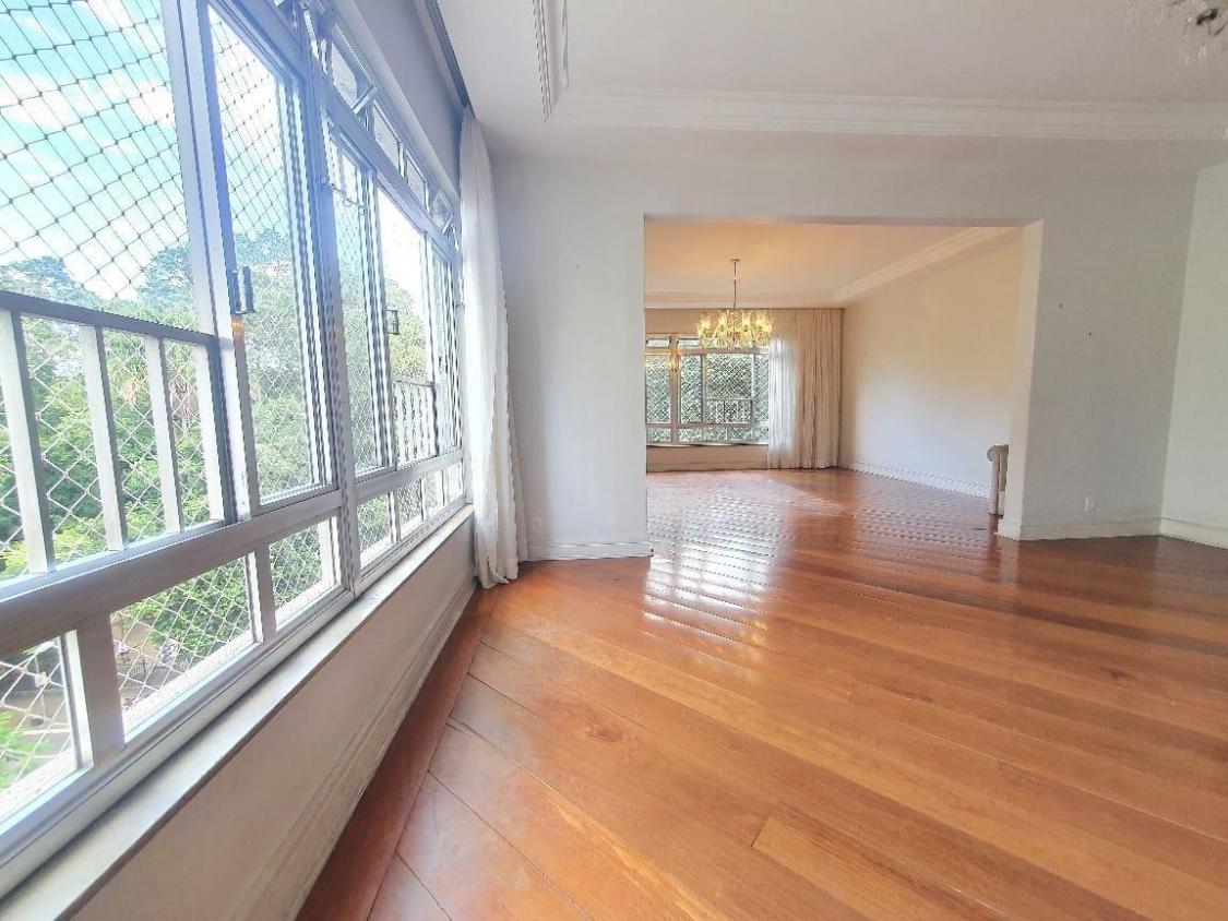 Apartamento para alugar com 3 quartos, 220m² - Foto 4