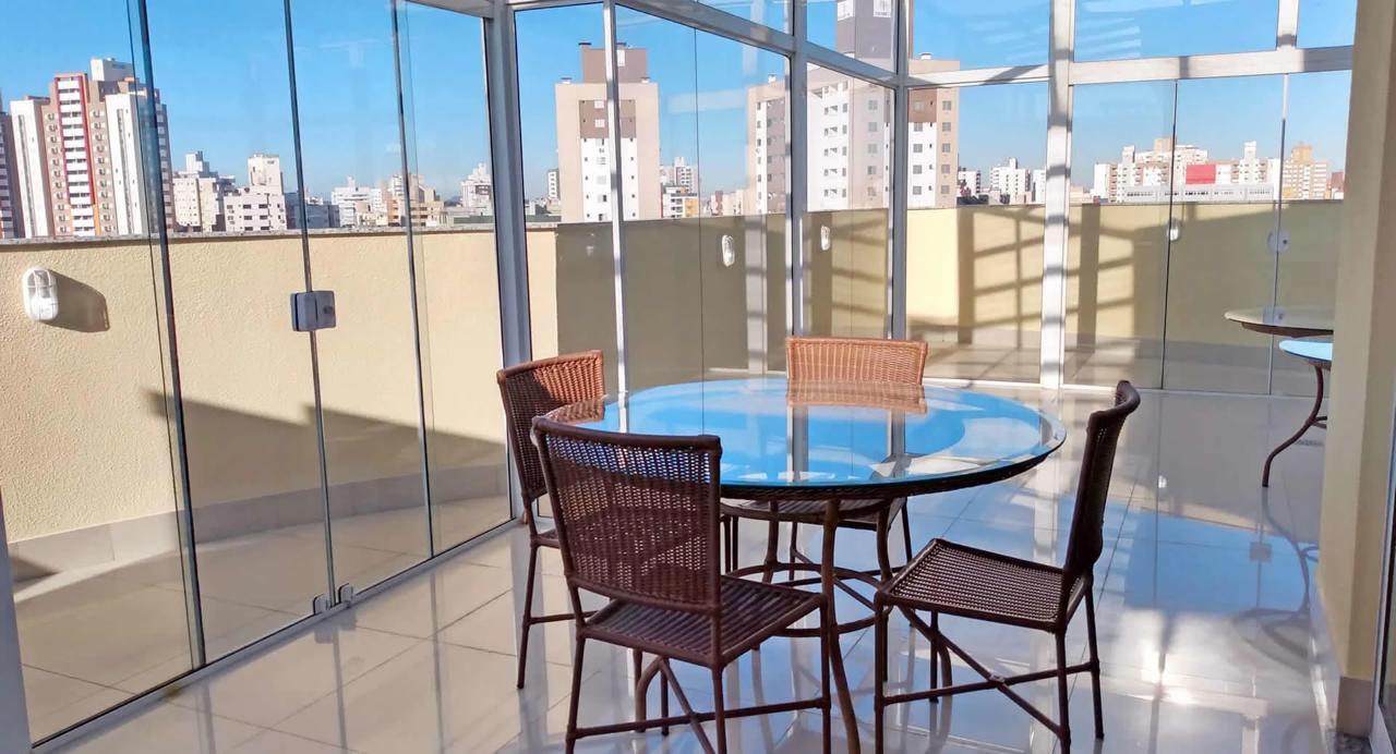 Apartamento à venda com 3 quartos, 135m² - Foto 2