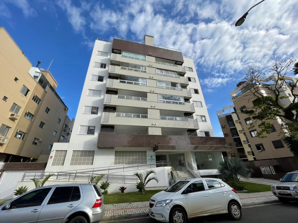 Apartamento à venda com 3 quartos, 136m² - Foto 2