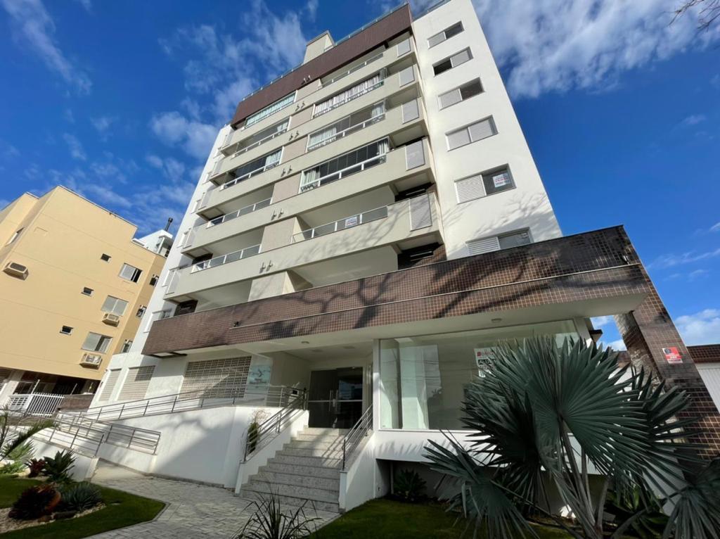 Apartamento à venda com 3 quartos, 136m² - Foto 1