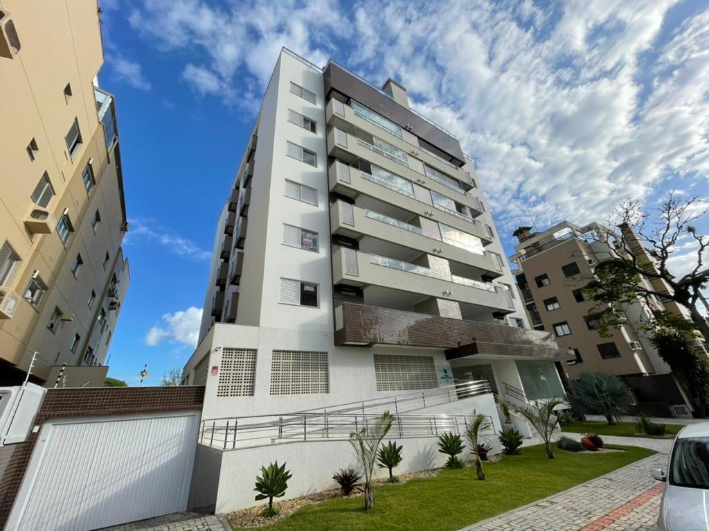 Apartamento à venda com 3 quartos, 136m² - Foto 3