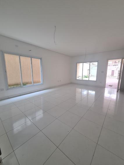 Casa à venda com 4 quartos, 215m² - Foto 1