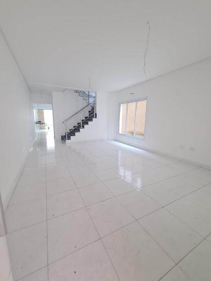 Casa à venda com 4 quartos, 215m² - Foto 2