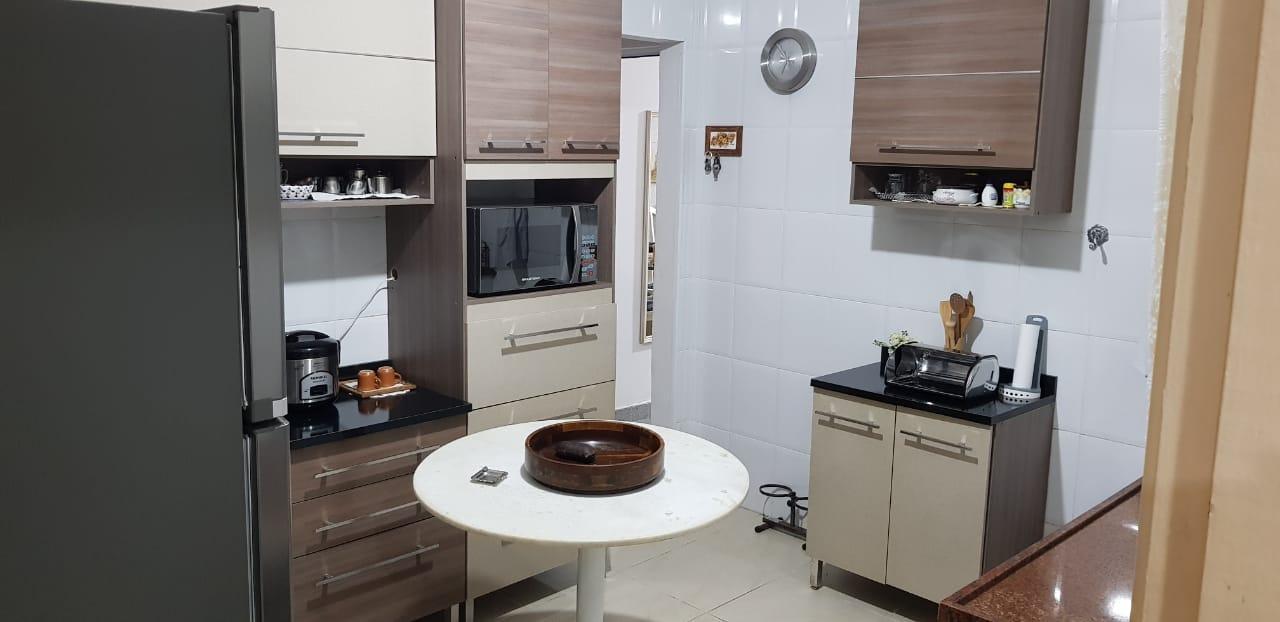 Casa à venda com 3 quartos, 169m² - Foto 8