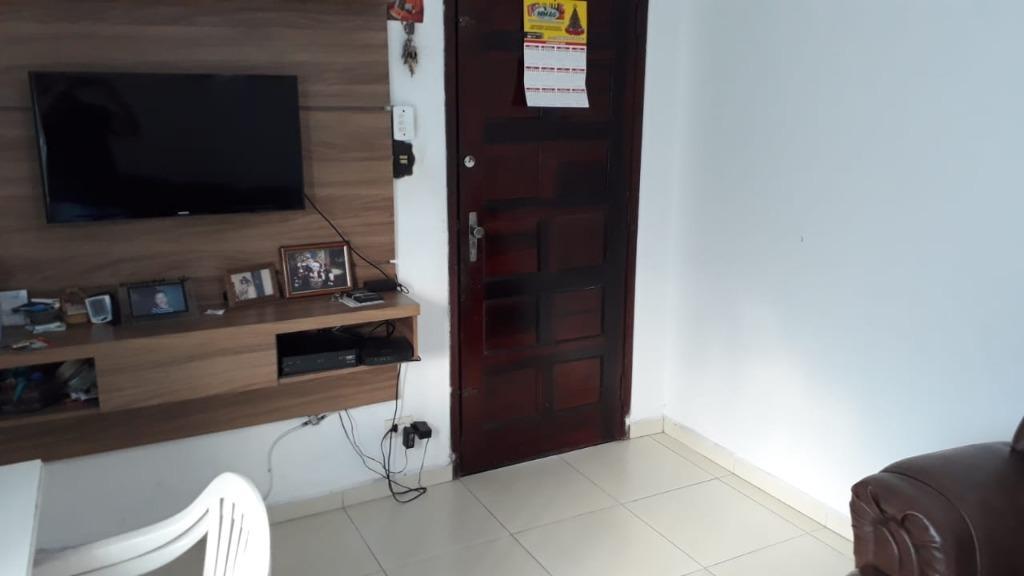 Casa à venda com 2 quartos, 80m² - Foto 1