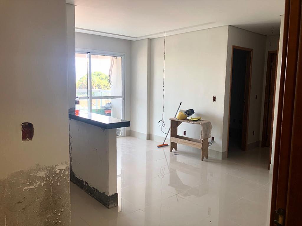 Apartamento à venda com 2 quartos, 61m² - Foto 2