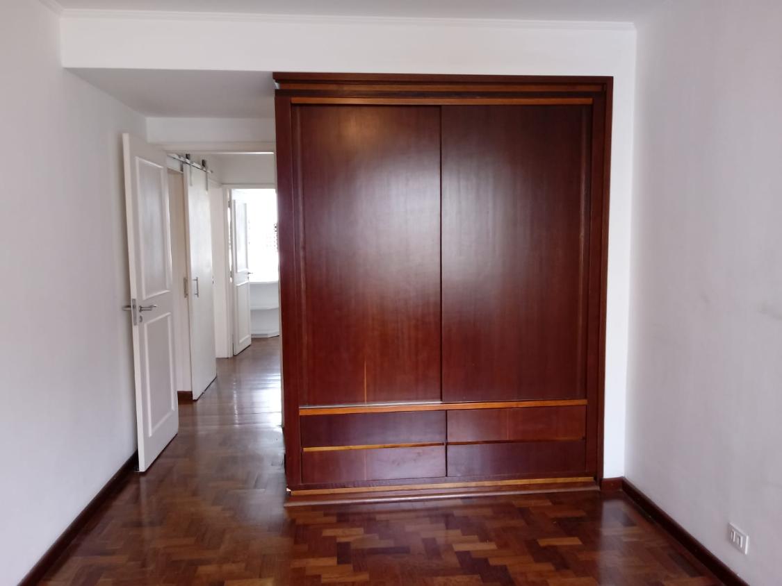 Apartamento para alugar com 3 quartos, 130m² - Foto 17