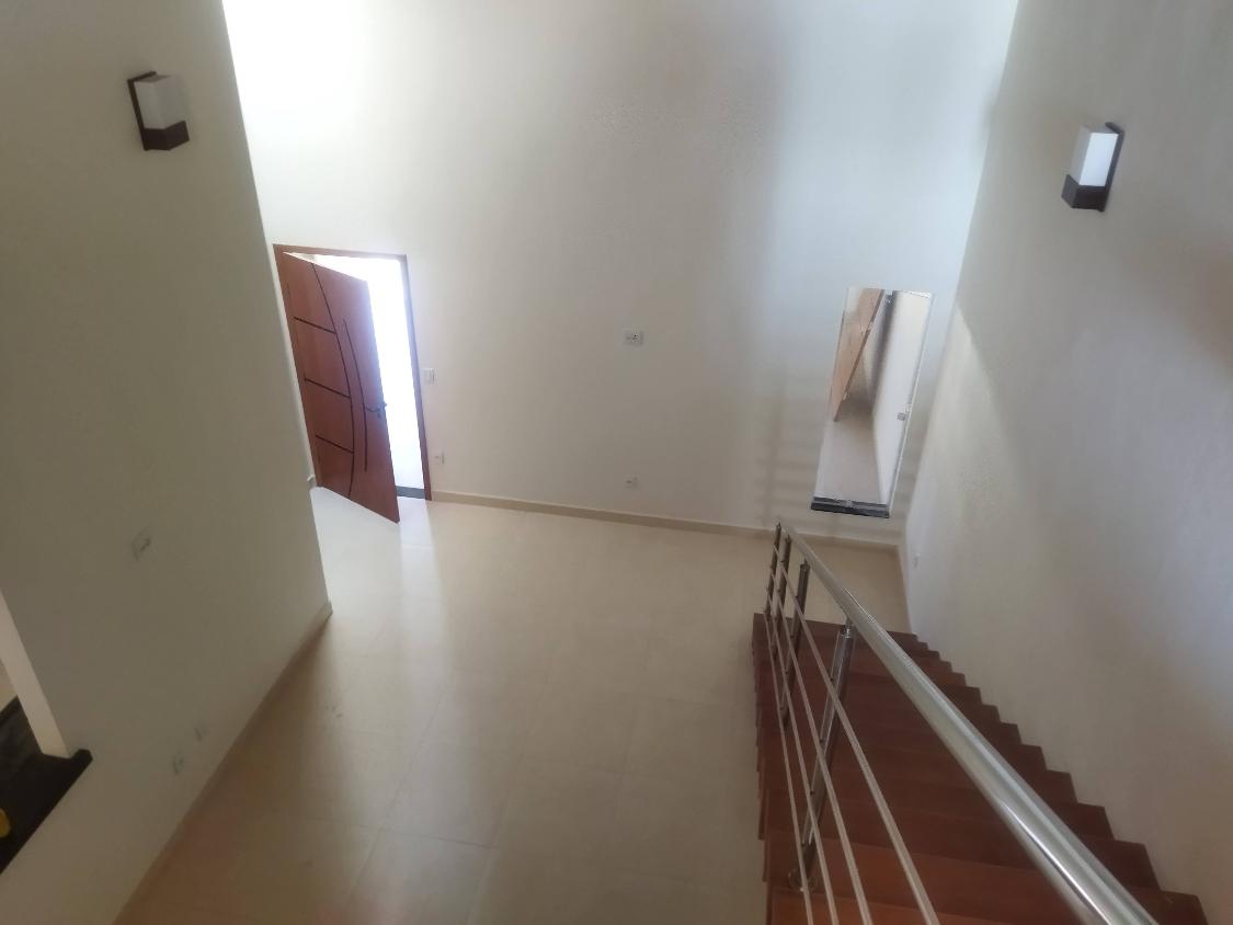 Casa à venda com 4 quartos, 150m² - Foto 1