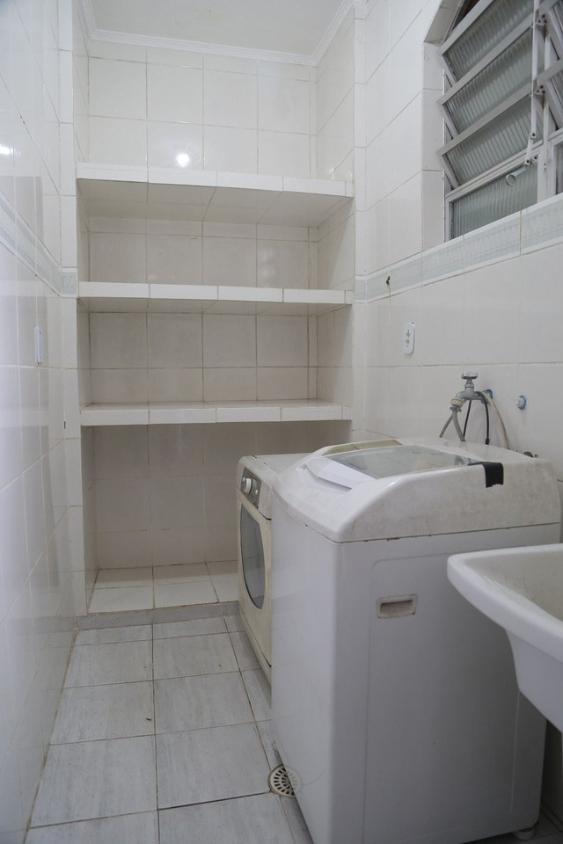 Casa para alugar com 4 quartos, 300m² - Foto 12