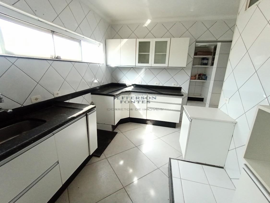 Apartamento à venda com 3 quartos, 140m² - Foto 3