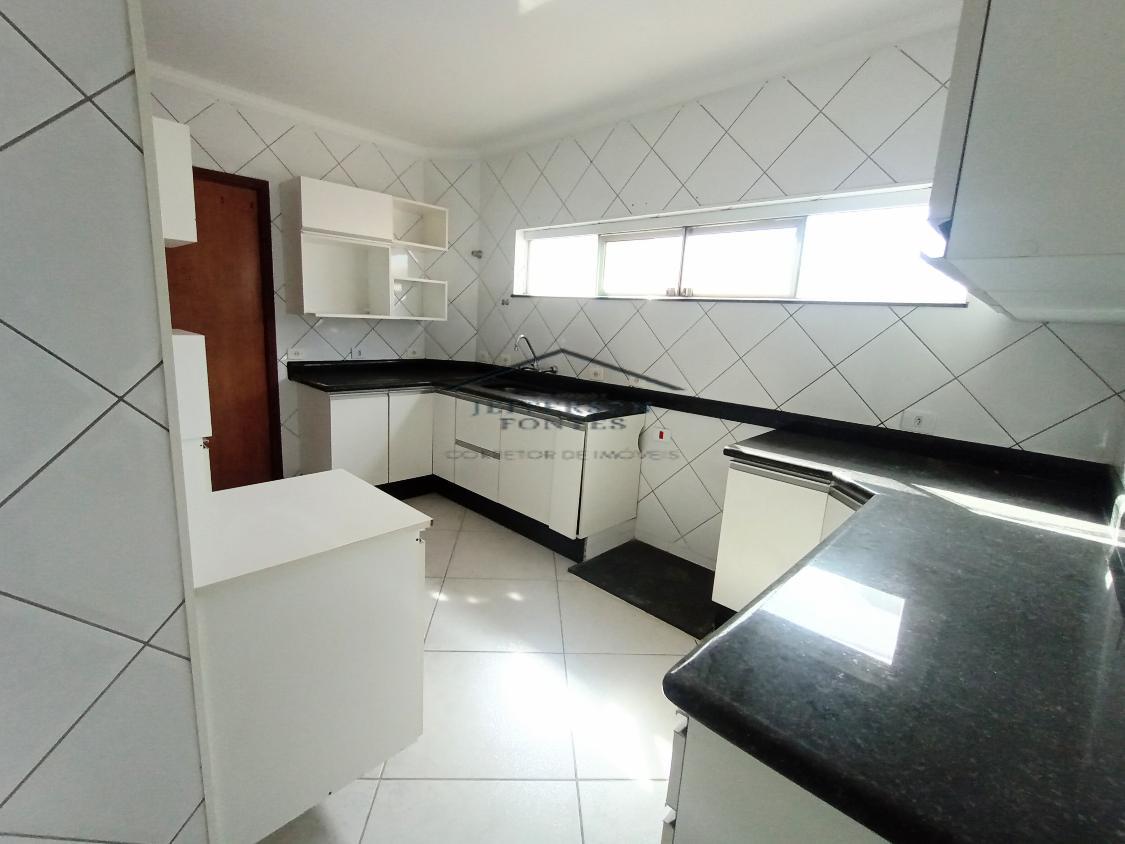 Apartamento à venda com 3 quartos, 140m² - Foto 4