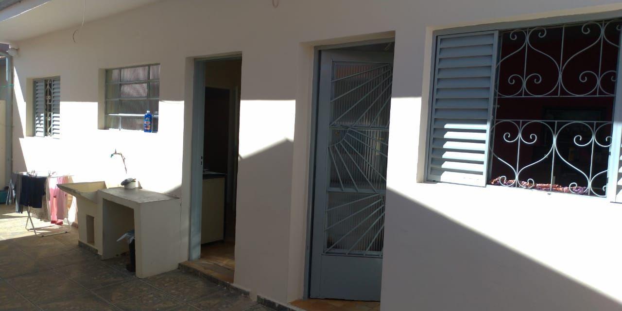 Casa à venda com 2 quartos, 180m² - Foto 2