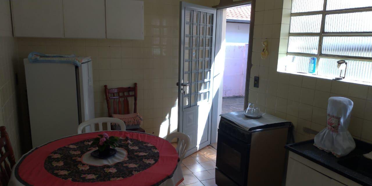 Casa à venda com 2 quartos, 180m² - Foto 17