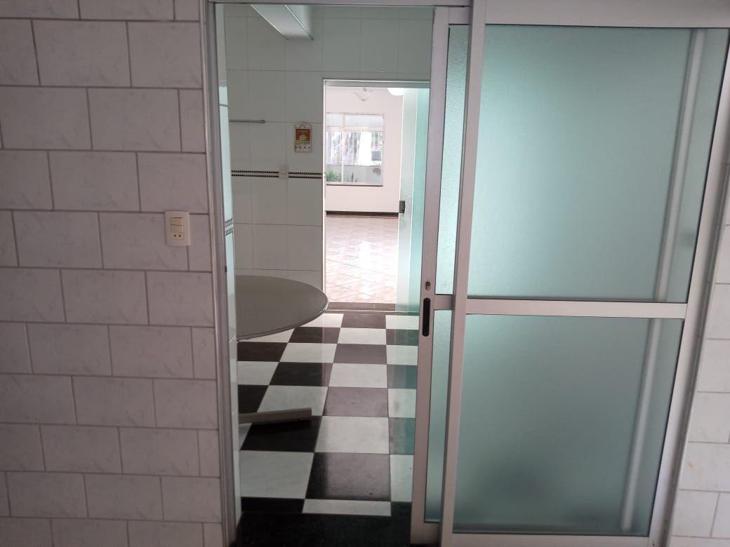 Sobrado à venda com 3 quartos, 180m² - Foto 13