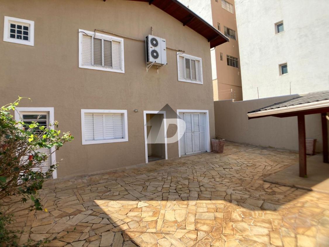 Casa à venda com 5 quartos, 217m² - Foto 2