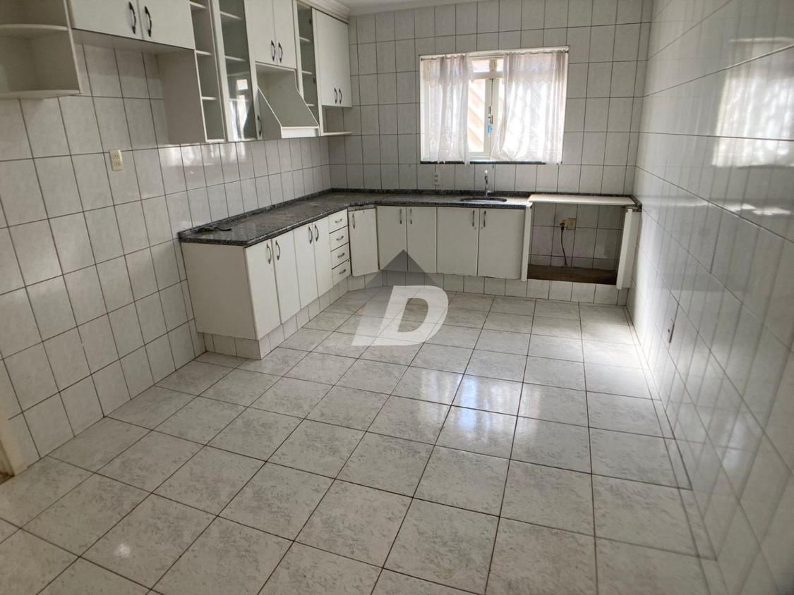 Casa à venda com 5 quartos, 217m² - Foto 14