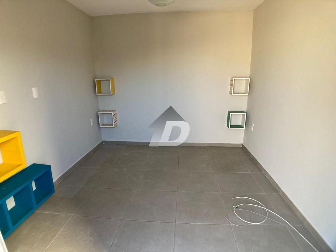 Casa à venda com 5 quartos, 217m² - Foto 17