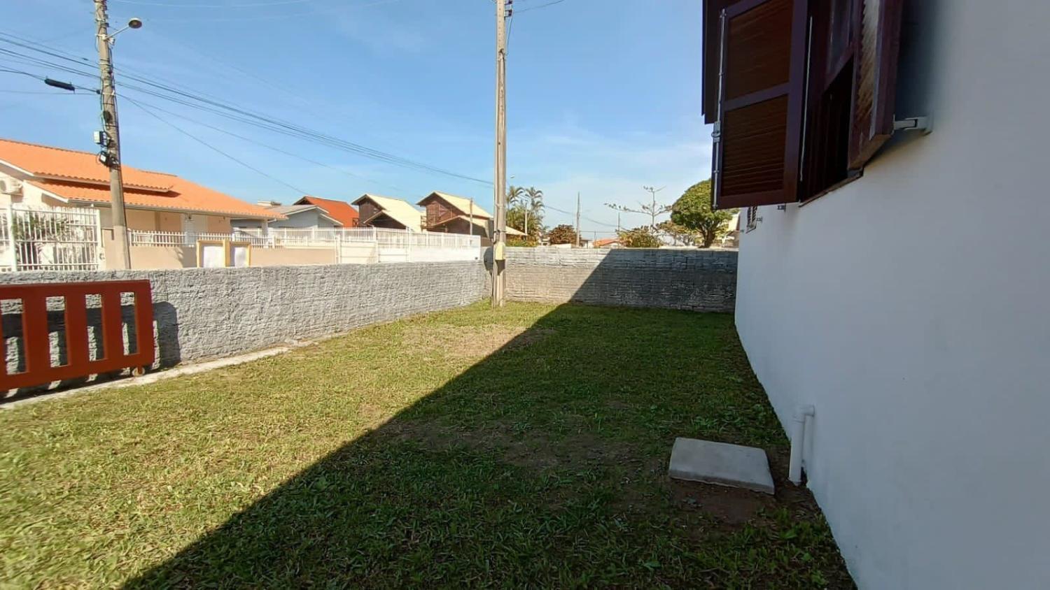 Casa à venda com 2 quartos, 60m² - Foto 2