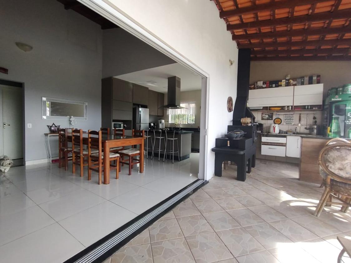 Fazenda à venda com 3 quartos, 1000m² - Foto 1