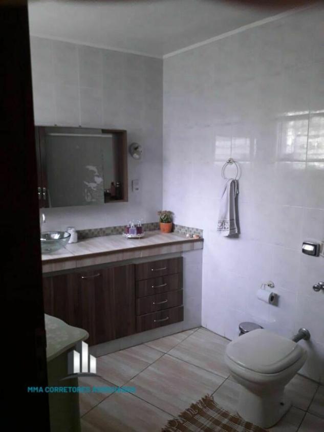 Casa à venda com 3 quartos, 200m² - Foto 2