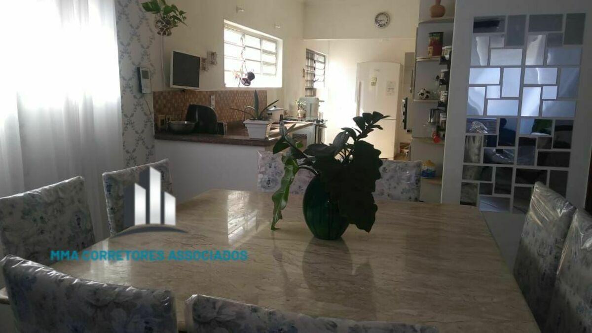 Casa à venda com 3 quartos, 200m² - Foto 12