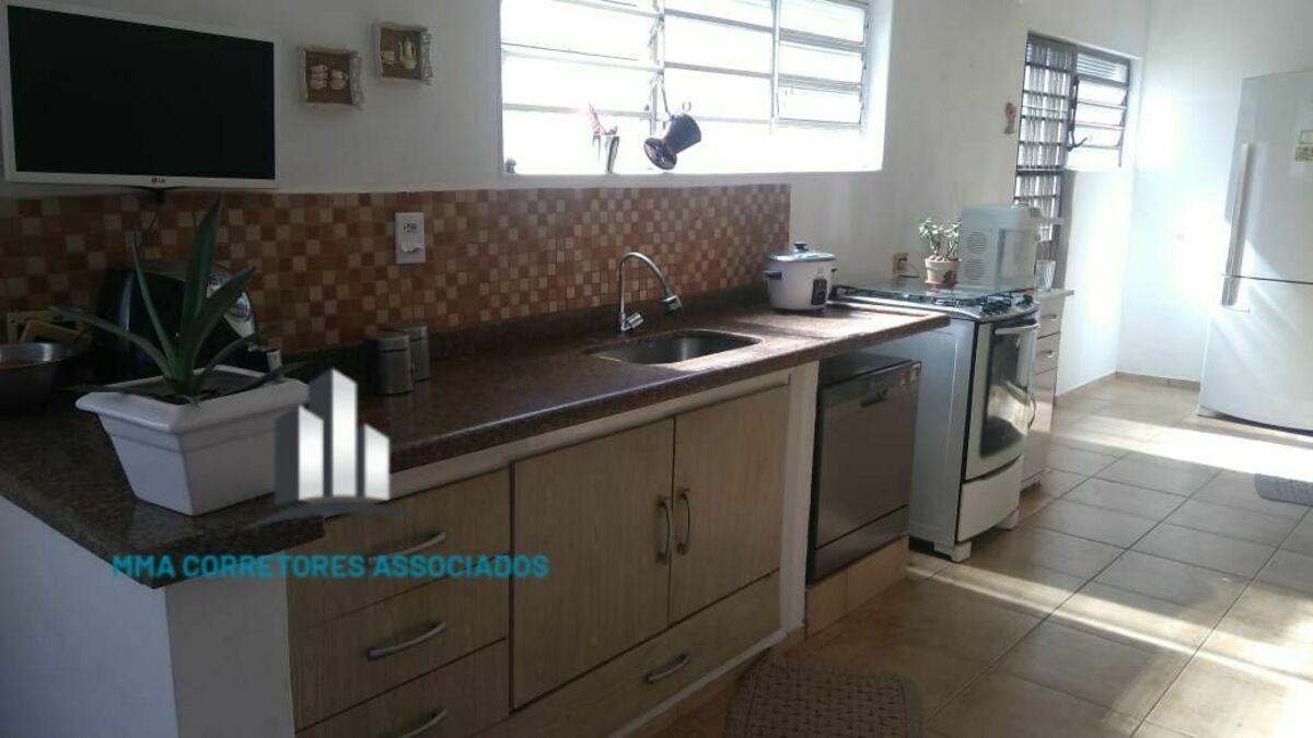 Casa à venda com 3 quartos, 200m² - Foto 16