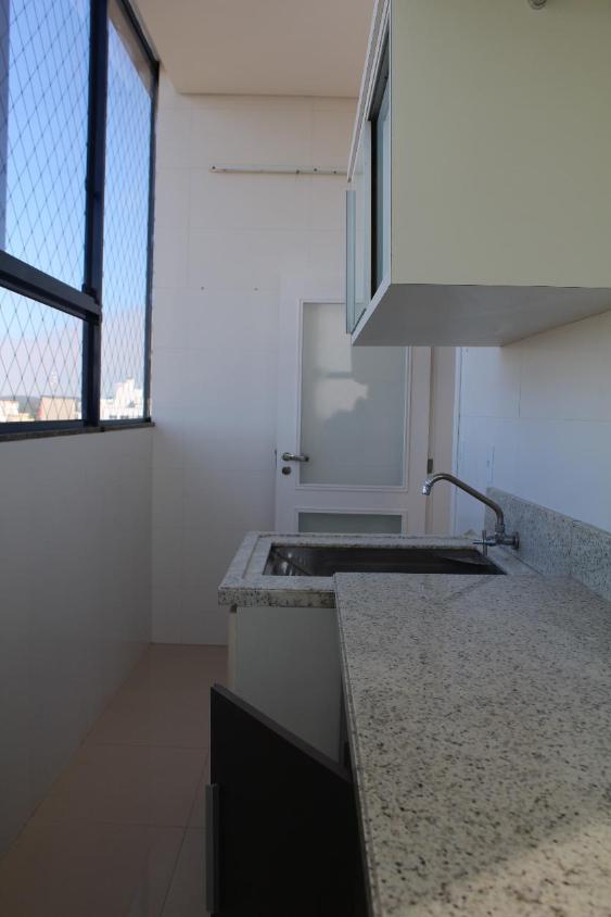 Apartamento à venda com 3 quartos, 200m² - Foto 4