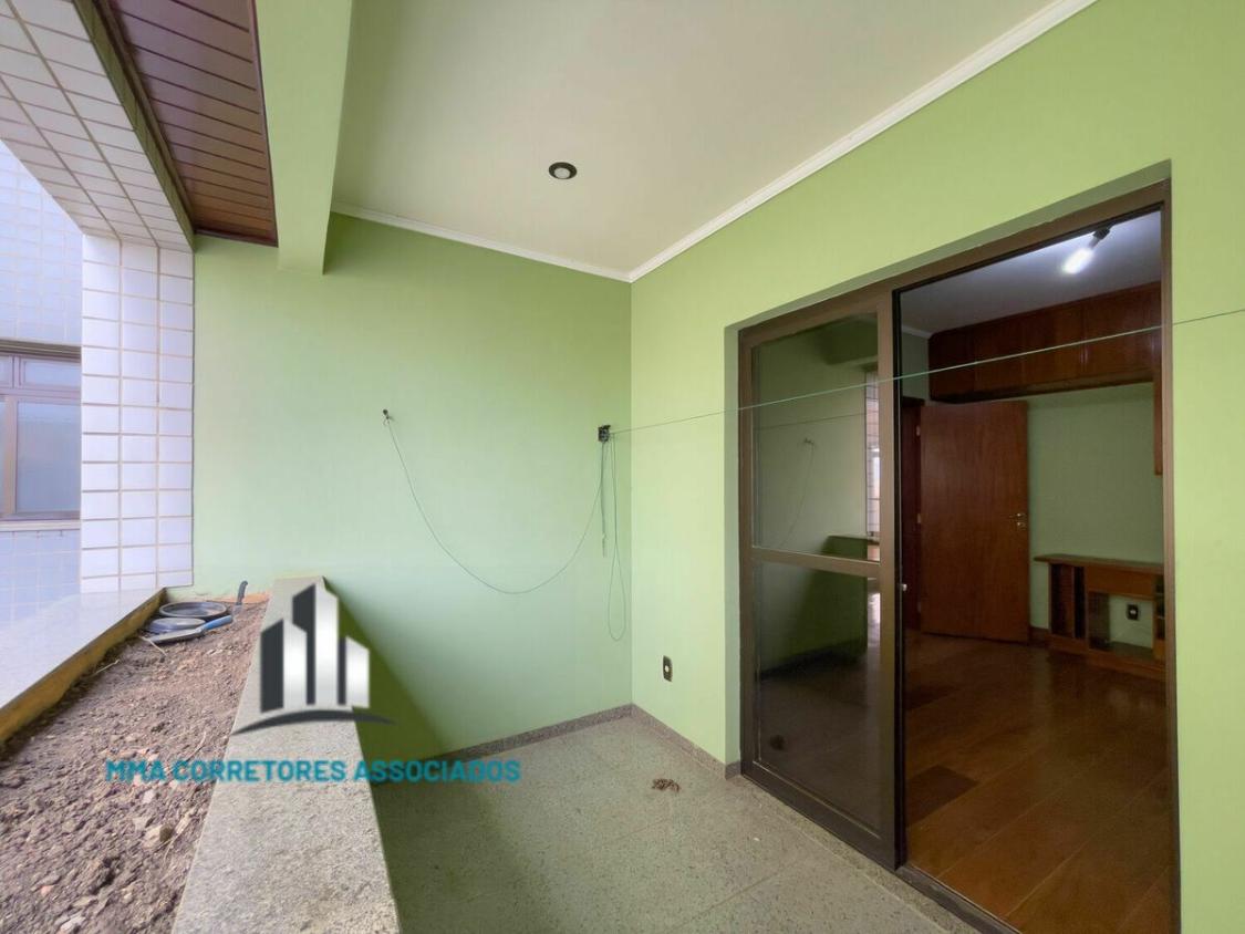 Apartamento à venda com 3 quartos, 233m² - Foto 4