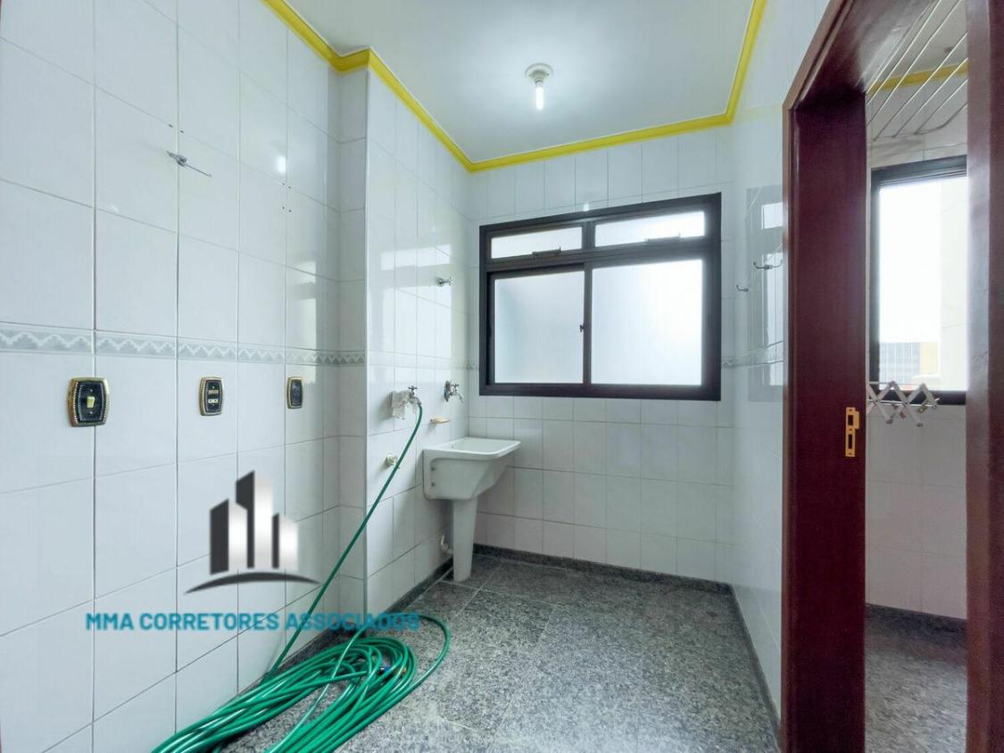 Apartamento à venda com 3 quartos, 233m² - Foto 11