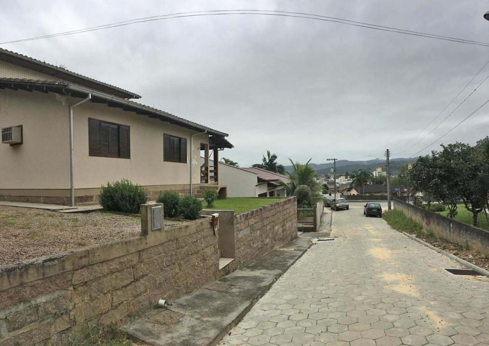 Casa à venda com 4 quartos, 200m² - Foto 3