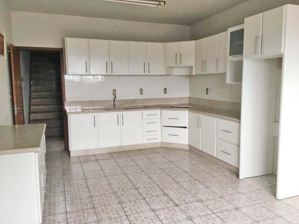 Casa à venda com 4 quartos, 200m² - Foto 4