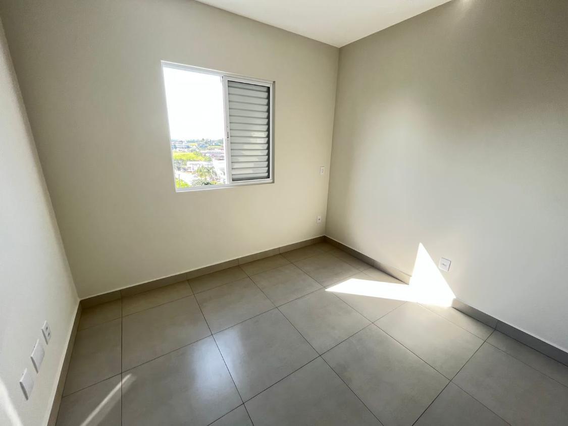 Apartamento à venda com 2 quartos, 70m² - Foto 3