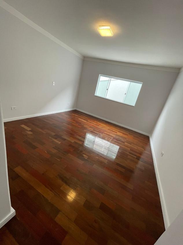 Casa à venda com 4 quartos, 220m² - Foto 4