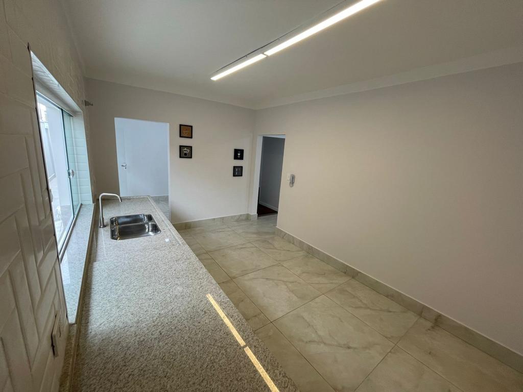 Casa à venda com 4 quartos, 220m² - Foto 16