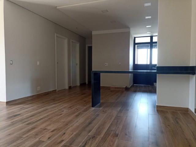 Apartamento à venda com 3 quartos, 96m² - Foto 2