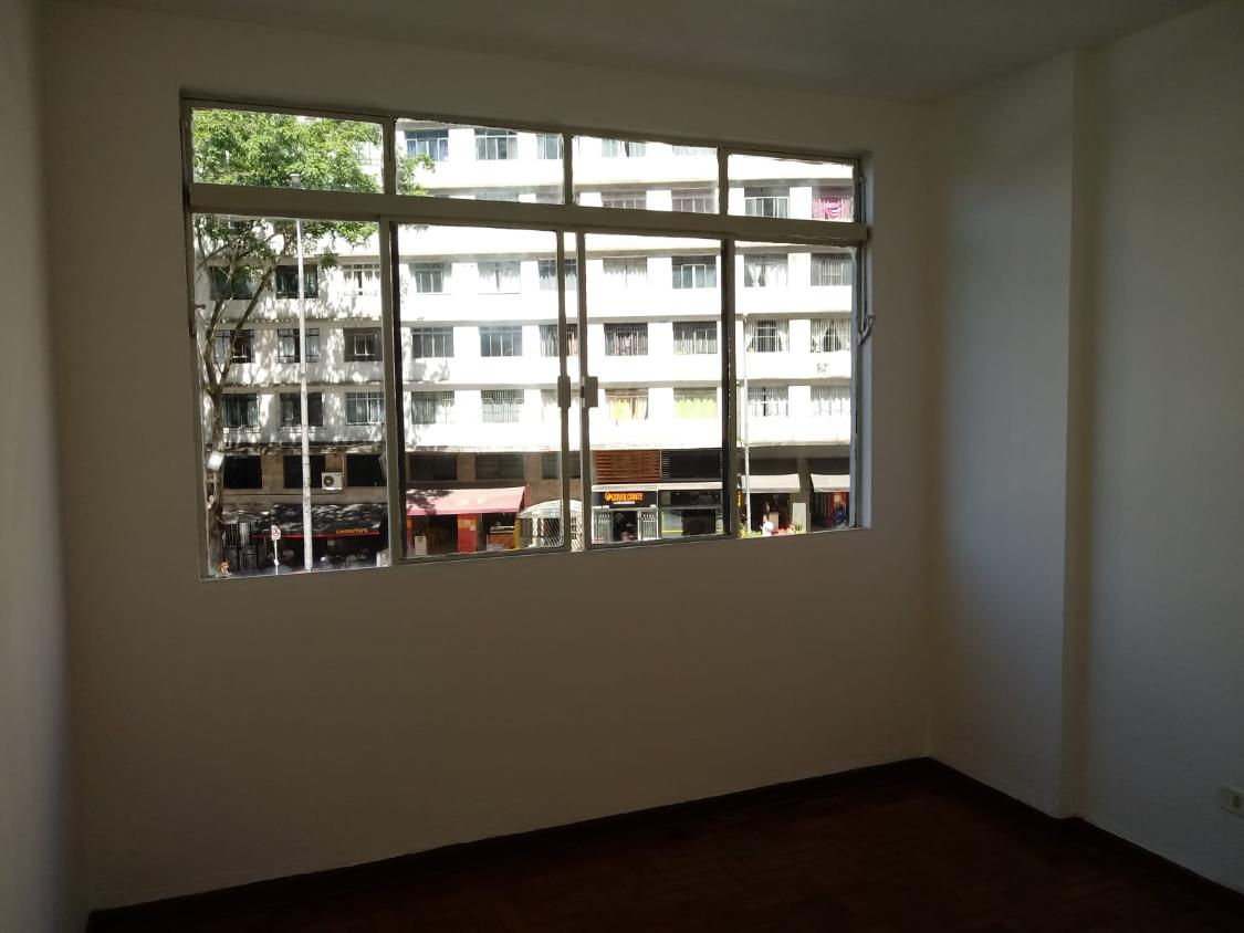 Apartamento à venda com 2 quartos, 70m² - Foto 11