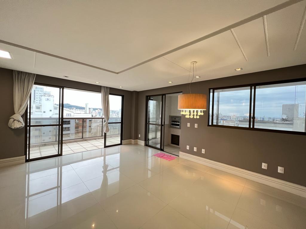 Apartamento à venda com 3 quartos, 242m² - Foto 7