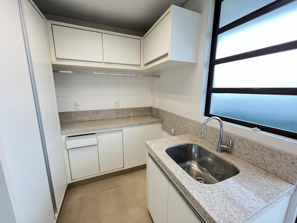 Apartamento à venda com 3 quartos, 242m² - Foto 14