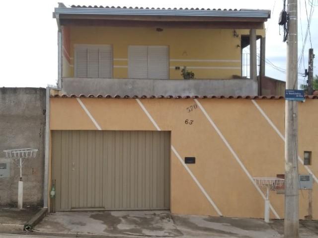 Casa à venda com 3 quartos, 200m² - Foto 1