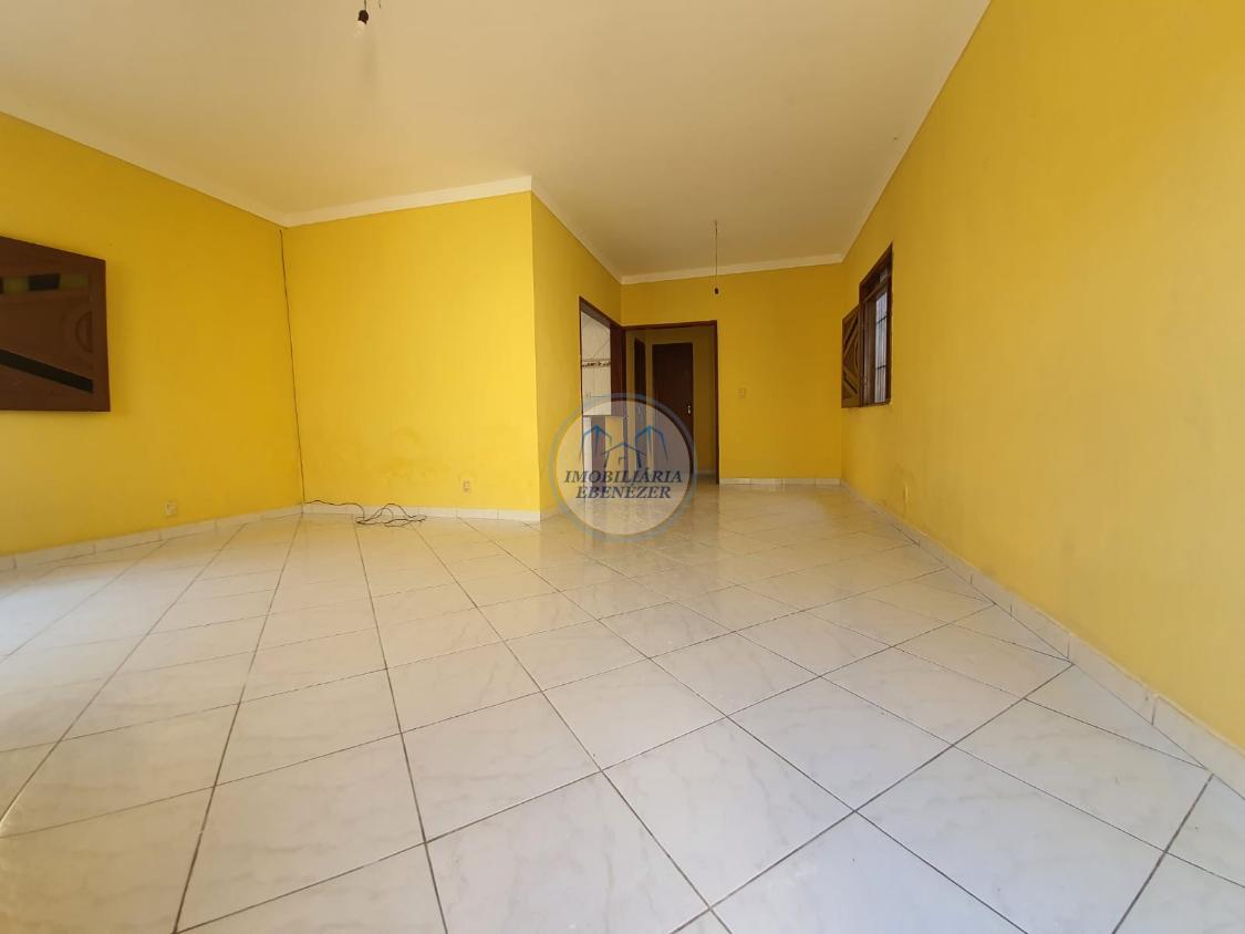 Casa à venda com 2 quartos, 150m² - Foto 2