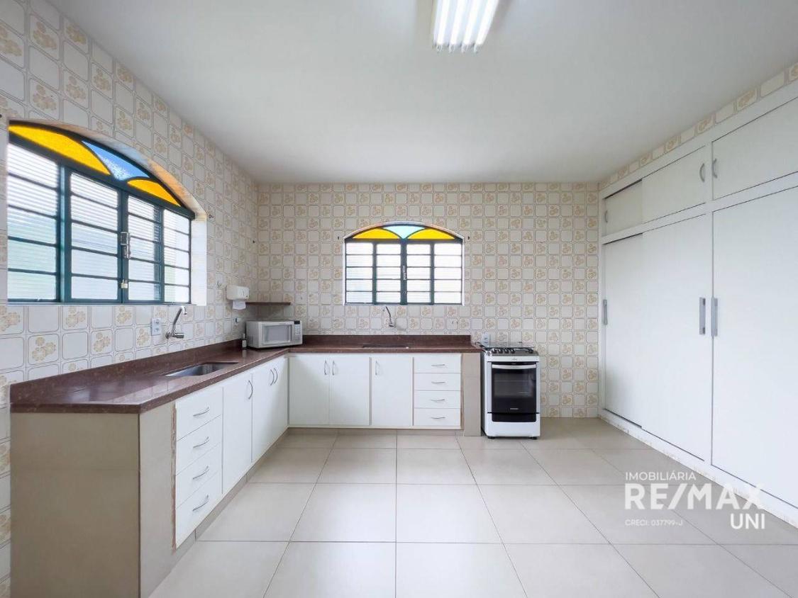 Casa à venda com 4 quartos, 270m² - Foto 18