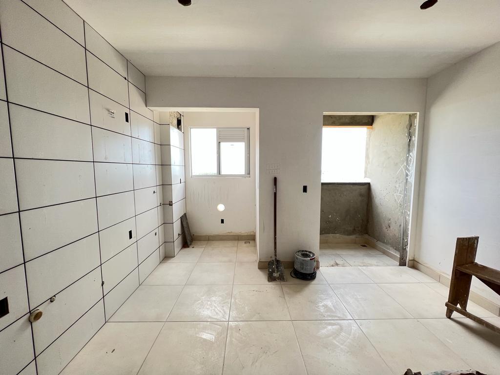 Apartamento à venda com 2 quartos, 61m² - Foto 2