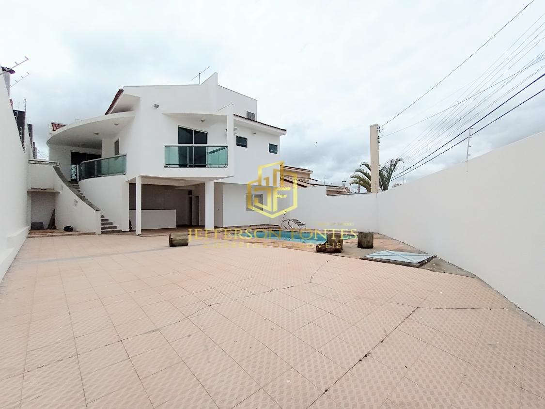 Casa à venda com 3 quartos, 280m² - Foto 2