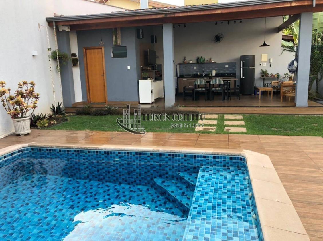 Casa à venda com 3 quartos, 340m² - Foto 1