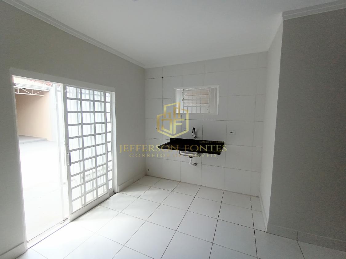 Casa à venda com 2 quartos, 60m² - Foto 2