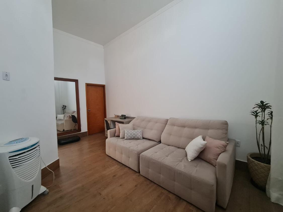 Casa à venda com 3 quartos, 180m² - Foto 1